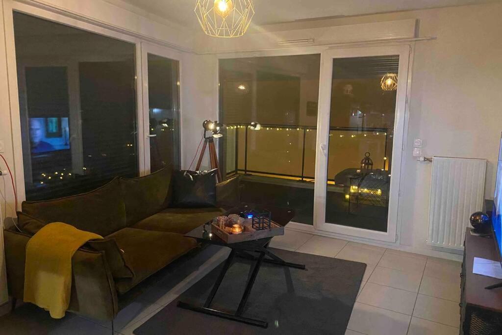 Meyzieu : superbe appartement très cosy. Esterno foto